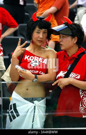 14. Juni 2006 - WM, Frankfurt am Main - K48286. KOREA GEGEN TOGO. WM-STADION, FRANKFURT AM MAIN, DEUTSCHLAND. 13.06.2006. STEWART KENDALL - - 2006.KOREA REPUBLIK FAN. (Kredit-Bild: © Globe Photos/ZUMAPRESS.com) Stockfoto