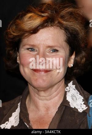 21. Oktober 2006 - das Odeon, LONDON - IMELDA STAUNTON. STRANGER THAN FICTION PREMIERE. DAS ODEON, LONDON 20.10.2006. STEWART KENDALL - - 2006.K50375 (Kredit-Bild: © Globe Photos/ZUMAPRESS.com) Stockfoto
