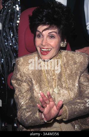 ANNETTE FUNICELLO, ein Gründungsmitglied der Mickey Mouse Club-Foto - Datei und Bildschirm-Symbol, in einer Reihe von 60er 'Strand' Filme mitgespielt, starb Montag, 8. April 2013 im Alter von 70 Jahren. Funicello erkrankte sie an Multipler Sklerose im Jahr 1987 und wurde ein Verfechter für die Behandlung der Krankheit. Bild: 1. Januar 1997 - Hollywood, Kalifornien, USA - undatiertes Bild von der 1997 Valentine Hommage an ANNETTE FUNICELLO. (Kredit-Bild: © Tom Rodriguez/Globe Photos/ZUMAPRESS.com) Stockfoto