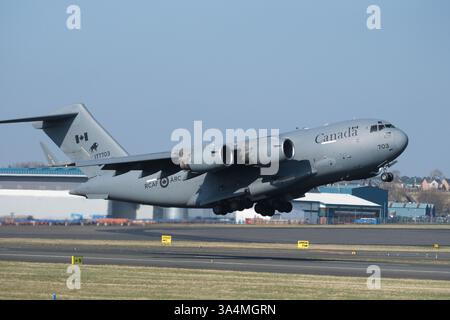 Die Royal Canadian Air Force RCAF Boeing C-17 Globemaster startete im März 2025 in Prestwick Schottland Stockfoto