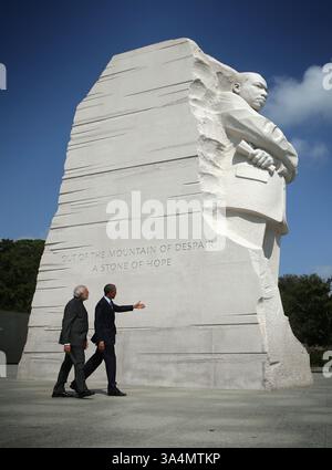 30. September 2014 - Washington, District of Columbia, Vereinigte Staaten von Amerika - US-Präsident Barack Obama besucht das Martin Luther King Memorial mit Premierminister Narendra Modi aus Indien nach einem Oval Office-Treffen im Weißen Haus am Dienstag, 30. September 2014 in Washington, DC. Die beiden Staats- und Regierungschefs trafen sich, um die strategische Partnerschaft zwischen den USA und Indien und Fragen des gegenseitigen Interesses zu erörtern. . Foto: Alex Wong/Pool über CNP (Foto: © Alex Wong/CNP/ZUMAPRESS.com) Stockfoto