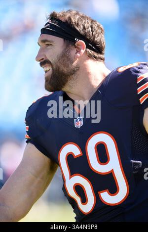 5. Oktober 2014: Die Chicago Bears beenden Jared Allen #69 vor dem NFL-Fußballspiel zwischen den Chicago Bears und den Carolina Panthers im Bank of America Stadium in Charlotte, NC. (Bild: © Evan Pike/Cal Sport Media/ZUMAPRESS.com) Stockfoto