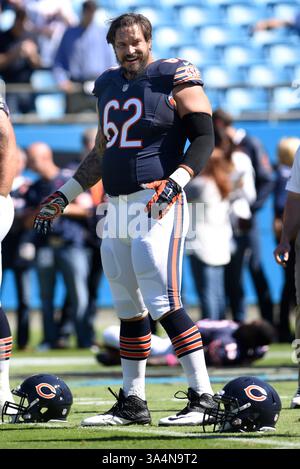 5. Oktober 2014: Chicago Bears kämpfen Eben Britton #62 vor dem NFL-Fußballspiel zwischen den Chicago Bears und den Carolina Panthers im Bank of America Stadium in Charlotte, NC. (Bild: © Evan Pike/Cal Sport Media/ZUMAPRESS.com) Stockfoto