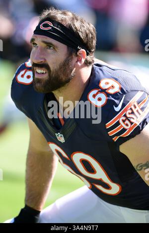 5. Oktober 2014: Die Chicago Bears beenden Jared Allen #69 vor dem NFL-Fußballspiel zwischen den Chicago Bears und den Carolina Panthers im Bank of America Stadium in Charlotte, NC. (Bild: © Evan Pike/Cal Sport Media/ZUMAPRESS.com) Stockfoto