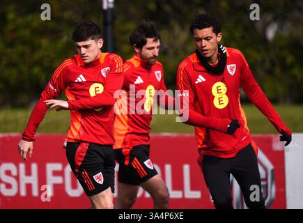 Daniel James und Brennan Johnson aus Wales während einer Schulung im FAW HQ, Vale Resort, Hensol. Bilddatum: Mittwoch, 19. März 2025. Stockfoto