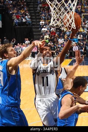 19. Januar 2015 - Memphis, TN, USA - Mike Conley von Memphis Grizzlies erschießt am Montag, 19. Januar 2015 auf dem FedExForum in Memphis, Tenn. (Credit Image: © Nikki Boertman/TNS/ZUMA Wire) Stockfoto