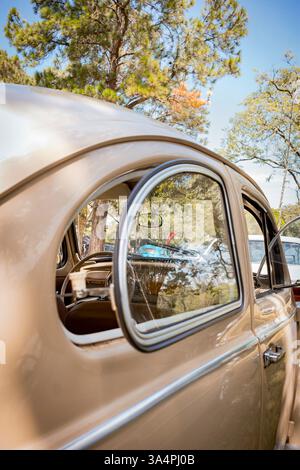 1970 Volkswagen Fusca Käfer 1300 auf Ausstellung beim monatlichen Treffen von Oldtimern in Londrina, Brasilien. Stockfoto