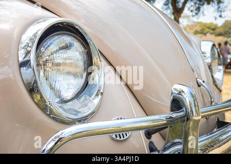 1970 Volkswagen Fusca Käfer 1300 auf Ausstellung beim monatlichen Treffen von Oldtimern in Londrina, Brasilien. Stockfoto