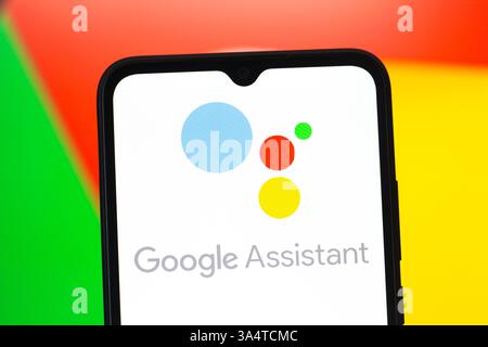 Kanada. März 2025. In dieser Abbildung wird das Google Assistant-Logo auf einem Smartphone-Bildschirm angezeigt. (Credit Image: © Thomas Fuller/SOPA Images via ZUMA Press Wire) NUR REDAKTIONELLE VERWENDUNG! Nicht für kommerzielle ZWECKE! Stockfoto