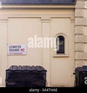 London, England, 16. Februar 2025: Straßenschild „Leinster Square W2“ in der City of Westminster. Stockfoto