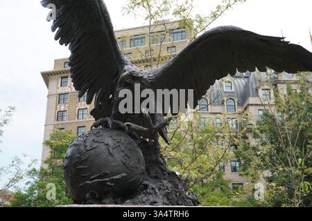 Nahaufnahme der Bronzestatue Bex Eagle - Freedom's Symbol am Wahrzeichen des World war I Memorial in Washington DC, USA Stockfoto