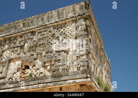 Mexiko. Yucatan. Uxmal. Der Gouverneurspalast. Steinmosaik. Venus-markierte Regengott Chaac Masken. Frieren. Stockfoto