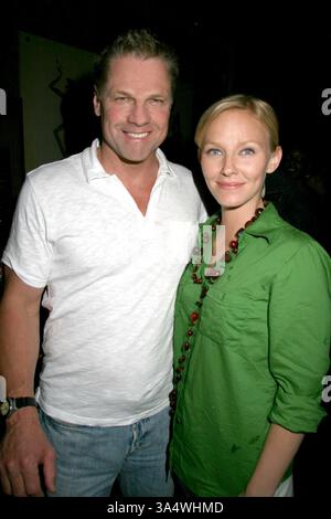 New York City, USA. März 2025. „One Life to Live“ und „Guiding Light“-Star Mark Dobies verstarb am 11. März 2025. Seine Todesursache wurde nicht bekannt gegeben. -------------------------------------------------------------------------------- Mark Dobies & Kelli Giddish POZ – „Love Out Loud“ – Eine Spendenaktion für AIDS Walk New York, die am 16. Mai 2007 unter der Prohibition stattfand © Steven Bergman Credit: AFF/Alamy Live News Stockfoto