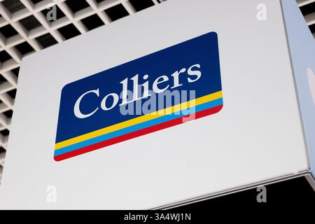 Cannes, Frankreich. März 2025. In dieser Abbildung ist das Logo des Unternehmens Real Estate Colliers auf der MIPIM-Messe (Marché International des Professionnels de l'Immobilier) zu sehen. Das MIPIM (Marché International des Professionnels de l'Immobilier) bringt Fachleute der Branche (Bauunternehmer, Architekten, Immobilienmakler) im Palais des Festivals zusammen. (Credit Image: © Laurent Coust/SOPA Images via ZUMA Press Wire) NUR REDAKTIONELLE VERWENDUNG! Nicht für kommerzielle ZWECKE! Stockfoto