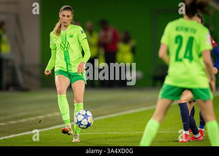 Wolfsburg, Deutschland. März 2025. Jule Brand (29) aus Wolfsburg wurde im Viertelfinale der UEFA Women's Champions League zwischen Wolfsburg und FC Barcelona in der Volkswagen Arena in Wolfsburg gesehen. Quelle: Gonzales Photo/Alamy Live News Stockfoto
