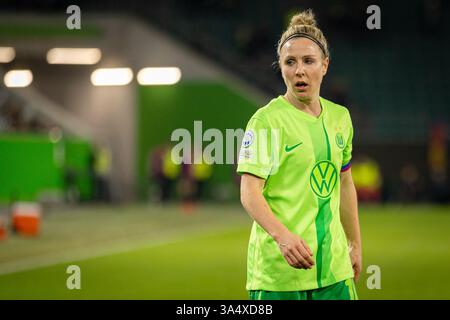 Wolfsburg, Deutschland. März 2025. Svenja Huth (10) aus Wolfsburg wurde im Viertelfinale der UEFA Women's Champions League zwischen Wolfsburg und FC Barcelona in der Volkswagen Arena in Wolfsburg gesehen. Quelle: Gonzales Photo/Alamy Live News Stockfoto