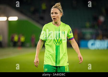 Wolfsburg, Deutschland. März 2025. Svenja Huth (10) aus Wolfsburg wurde im Viertelfinale der UEFA Women's Champions League zwischen Wolfsburg und FC Barcelona in der Volkswagen Arena in Wolfsburg gesehen. Quelle: Gonzales Photo/Alamy Live News Stockfoto