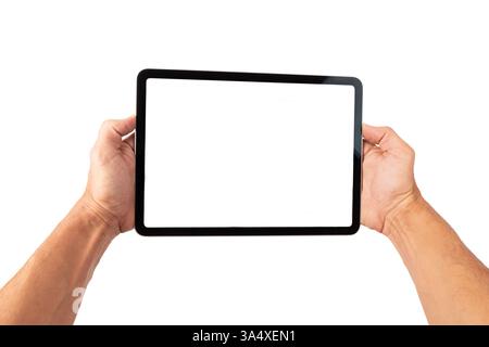 Männliche Hände, die ein digitales Touchscreen-Tablet-Modell auf weißem Hintergrund halten Stockfoto