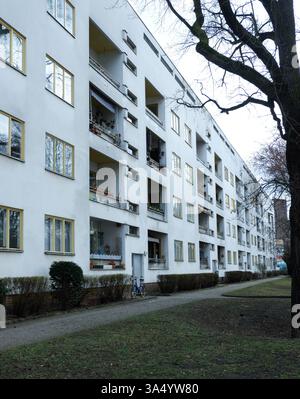 Seimensstadt in Berlin Charlottenburg 2025 umfasst ikonische Sozialwohnungen 1929–34, die von Architekten unter anderem Walter Gropius entworfen wurden. Stockfoto