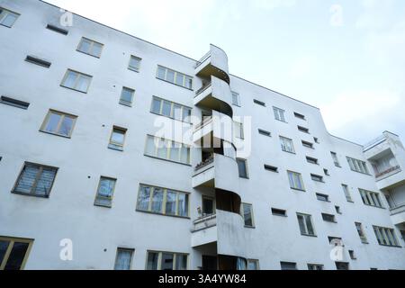 Seimensstadt in Berlin Charlottenburg 2025 umfasst ikonische Sozialwohnungen 1929–34, die von Architekten unter anderem Walter Gropius entworfen wurden. Stockfoto