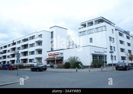 Seimensstadt in Berlin Charlottenburg 2025 umfasst ikonische Sozialwohnungen 1929–34, die von Architekten unter anderem Walter Gropius entworfen wurden. Stockfoto