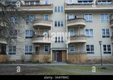 Seimensstadt in Berlin Charlottenburg 2025 umfasst ikonische Sozialwohnungen 1929–34, die von Architekten unter anderem Walter Gropius entworfen wurden. Stockfoto