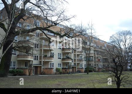 Seimensstadt in Berlin Charlottenburg 2025 umfasst ikonische Sozialwohnungen 1929–34, die von Architekten unter anderem Walter Gropius entworfen wurden. Stockfoto