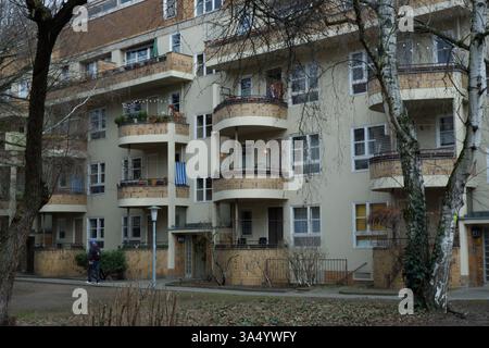 Seimensstadt in Berlin Charlottenburg 2025 umfasst ikonische Sozialwohnungen 1929–34, die von Architekten unter anderem Walter Gropius entworfen wurden. Stockfoto