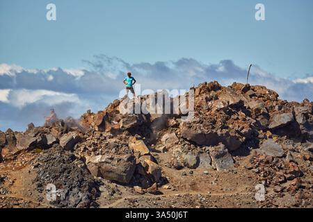Klettern Sie auf den Vulkan Mount Ngauruhoe, der auf dem Gipfel steht Stockfoto