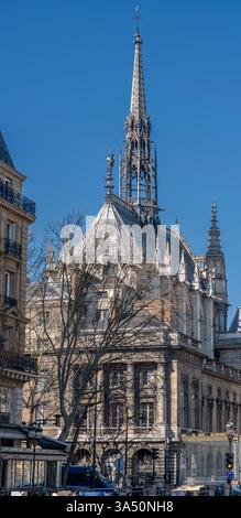 Paris, Frankreich - 03 18 2025: Sehen Sie die Fassade der Sainte-Chapelle auf der Ile de la Cité Stockfoto