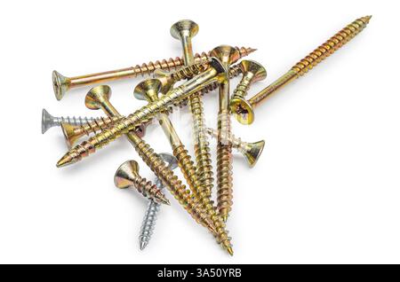 Verstreute Metallschrauben auf weiß Stockfoto