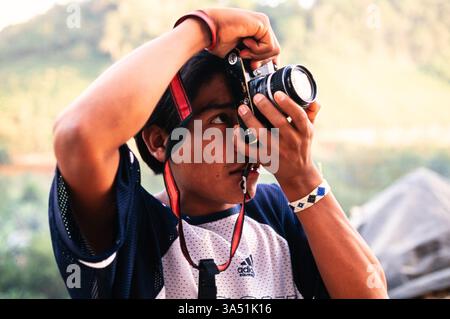 Schüler mit der „Mari Sol Photo School“ auf Auftrag, Guatemala City, Guatemala. Stockfoto