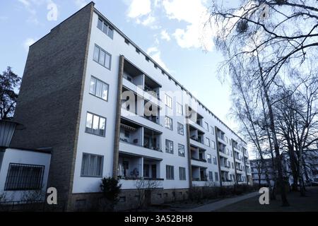Seimensstadt in Berlin Charlottenburg 2025 umfasst ikonische Sozialwohnungen 1929–34, die von Architekten unter anderem Walter Gropius entworfen wurden. Stockfoto