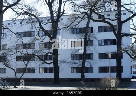 Seimensstadt in Berlin Charlottenburg 2025 umfasst ikonische Sozialwohnungen 1929–34, die von Architekten unter anderem Walter Gropius entworfen wurden. Stockfoto