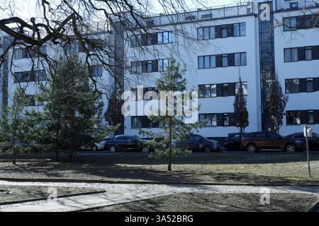 Seimensstadt in Berlin Charlottenburg 2025 umfasst ikonische Sozialwohnungen 1929–34, die von Architekten unter anderem Walter Gropius entworfen wurden. Stockfoto