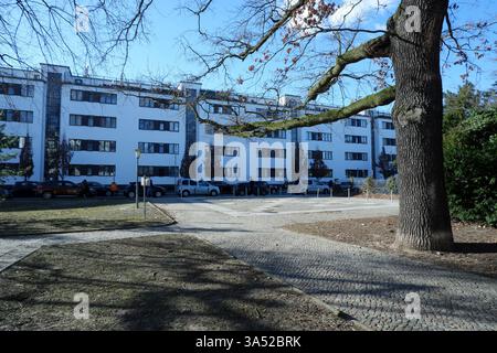 Seimensstadt in Berlin Charlottenburg 2025 umfasst ikonische Sozialwohnungen 1929–34, die von Architekten unter anderem Walter Gropius entworfen wurden. Stockfoto