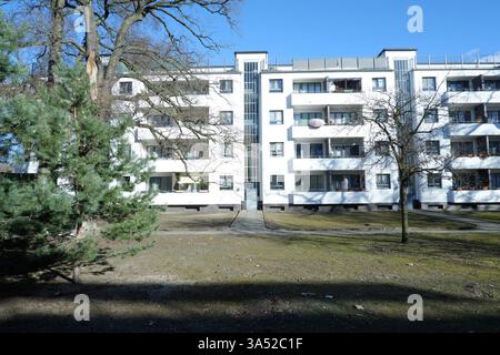 Seimensstadt in Berlin Charlottenburg 2025 umfasst ikonische Sozialwohnungen 1929–34, die von Architekten unter anderem Walter Gropius entworfen wurden. Stockfoto