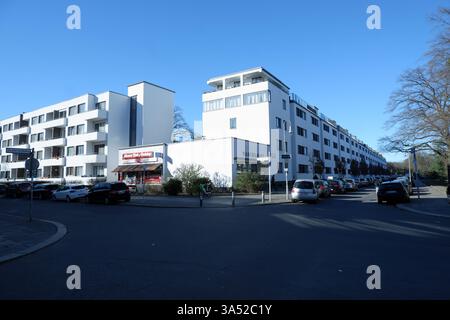 Seimensstadt in Berlin Charlottenburg 2025 umfasst ikonische Sozialwohnungen 1929–34, die von Architekten unter anderem Walter Gropius entworfen wurden. Stockfoto