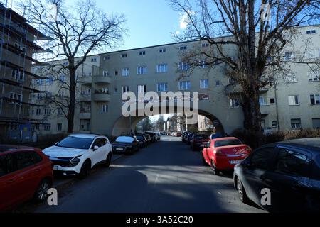 Seimensstadt in Berlin Charlottenburg 2025 umfasst ikonische Sozialwohnungen 1929–34, die von Architekten unter anderem Walter Gropius entworfen wurden. Stockfoto