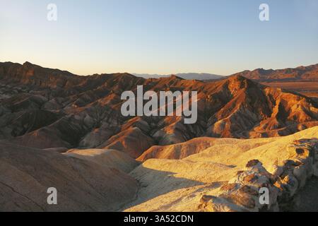 Rosa Sonnenuntergang im Death Valley. Berühmtes Zabriskie - Point Stockfoto