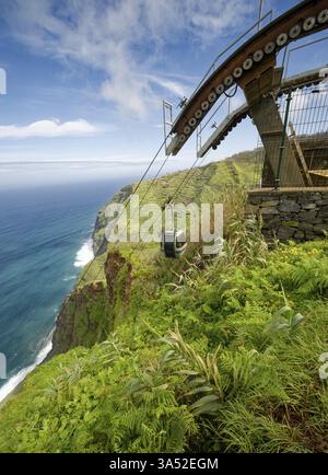 Steilste Seilbahn in Achadas da Cruz, Teleferico das Achadas da Cruz, Achadas da Cruz, Touristenattraktion, Gemeinde Porto Moniz, Madeira, Por Stockfoto