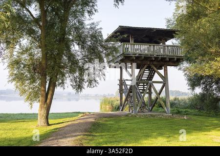 Clausdorf Aussichtsturm am Großen Varchentiner See, Mecklenburgische Seenplatte, Mecklenburg-Vorpommern, Deutschland, Europa Stockfoto