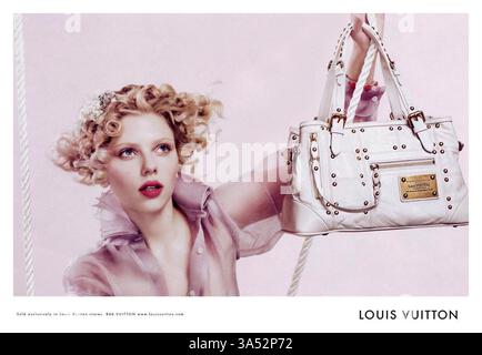 2007 Werbung für Louis Vuitton Handtaschen mit Schauspielerin Scarlett Johansson. Stockfoto