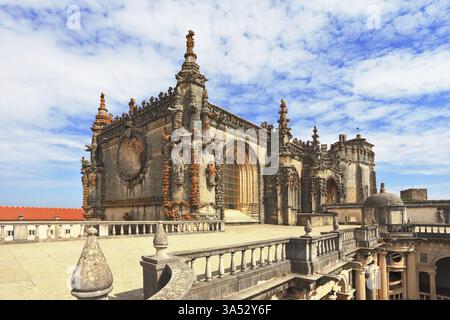 Wunderschön erhaltenes und restauriertes Denkmal mittelalterlicher Architektur. Palast der Tempelritter in Tomar. Portugal Stockfoto