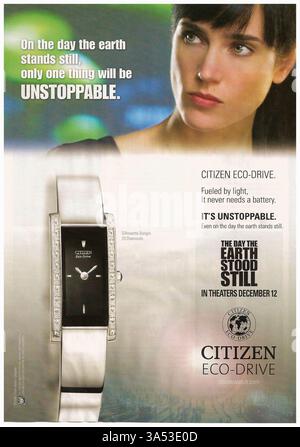 2008 Werbung für die Citizen Eco-Drive-Uhr, die Citizen Silhouette Watch EG2592-59E, die ihre lichtbetriebene Technologie und die Assoziation mit dem Film „der Tag, an dem die Erde still stand“ fördert. Die Werbung zeigt die Schauspielerin Jennifer Connelly, die im Remake des Films von 2008 die Hauptrolle spielte. Stockfoto