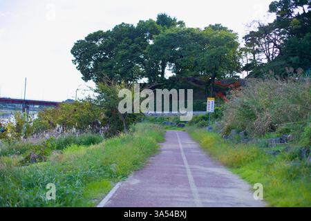 Gwangju City, Südkorea - 24. September 2020: Ein malerischer Zugang zum Pungyeong Jeong Pavilion, einem historischen Ort aus der Joseon-Ära des 16. Jahrhunderts entlang des Yeong Stockfoto