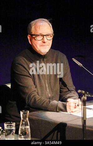 Olli Dittrich bei der lit. Köln 2025 Veranstaltung viele Dank für die Blumen die große lit. Köln-Gala in der Philharmonie. Köln, 20.03.2025 *** Olli Dittrich bei der Veranstaltung lit Cologne 2025 Vielen Dank für die Blumen die große beleuchtete Kölner Gala in der Philharmonie Köln, 20 03 2025 Foto:XR.xSchmiegeltx/xFuturexImagex Gala 5324 Stockfoto