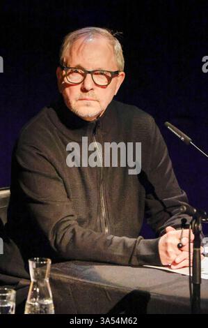 Olli Dittrich bei der lit. Köln 2025 Veranstaltung viele Dank für die Blumen die große lit. Köln-Gala in der Philharmonie. Köln, 20.03.2025 *** Olli Dittrich bei der Veranstaltung lit Cologne 2025 Vielen Dank für die Blumen die große beleuchtete Kölner Gala in der Philharmonie Köln, 20 03 2025 Foto:XR.xSchmiegeltx/xFuturexImagex Gala 5326 Stockfoto