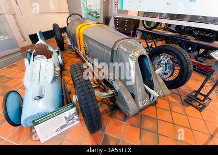 Dreiviertel-Vorderansicht des 1926, Scriven Special, Nanette, im ERA-Schuppen des Brooklands Museum Stockfoto