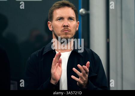 Julian Nagelsmann, deutscher Cheftrainer, klatschte beim Fußballspiel der UEFA Nations League zwischen Italien und Deutschland im San Siro Stadion in Mailand (Italien) am 20. März 2025. Stockfoto